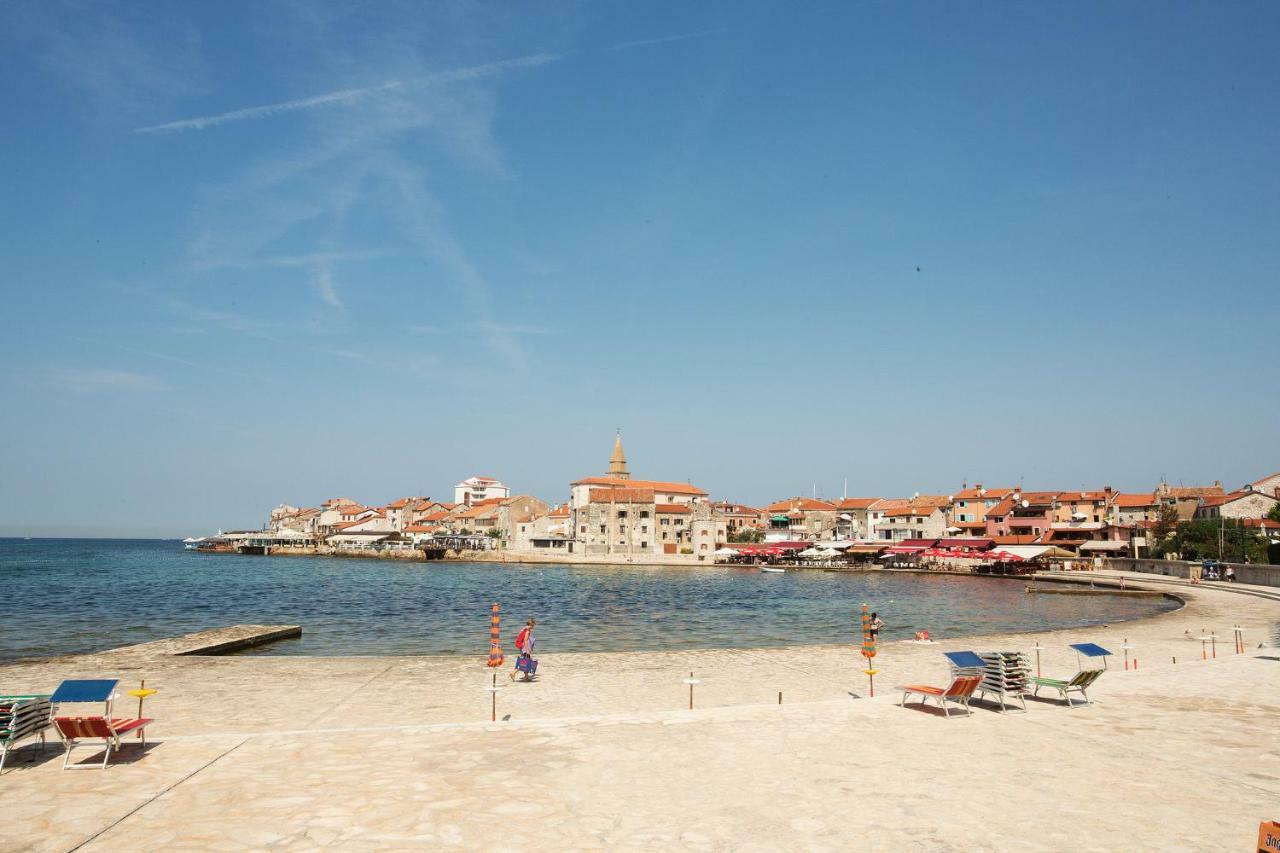 Downtown Beach Apartments Umag Exterior photo